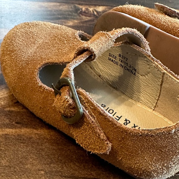 Felix & Flora Size 7 Suede Shoes - Picture 2 of 6